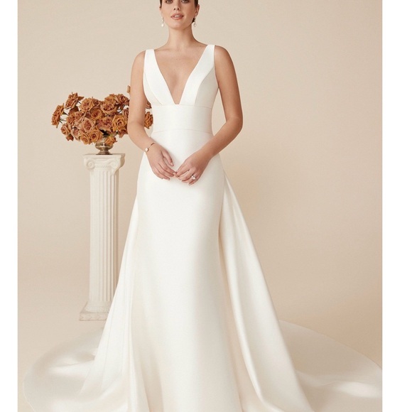Elegant White Wedding Dress